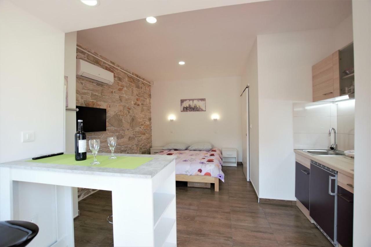 Studio Apartman Danijela Pula Eksteriør billede
